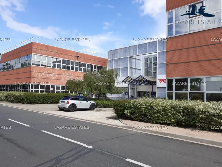 Location locaux d'activités et bureaux à St Thibault des Vignes