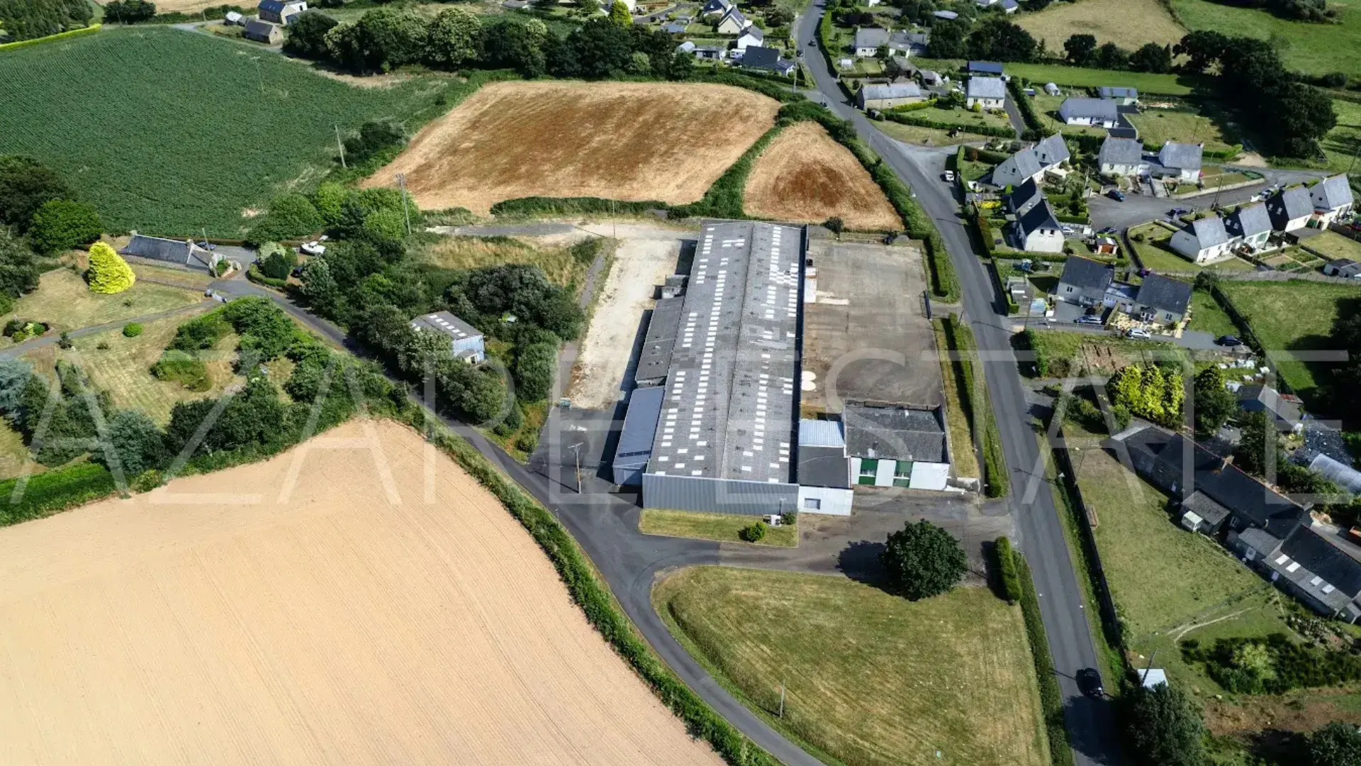 Locaux d’activités à vendre sur Prat