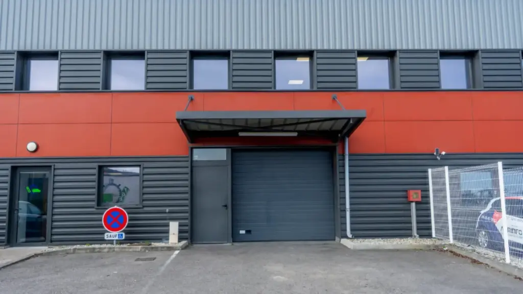 1 LOT D’ACTIVITES A LOUER 8 AVENUE DE L’INDUSTRIE 69960 CORBAS (2)
