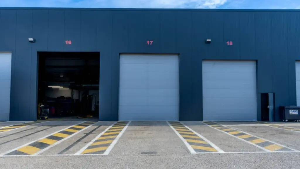 1 LOT D’ACTIVITES A LOUER 8 AVENUE DE L’INDUSTRIE 69960 CORBAS (3)