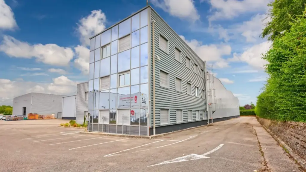 BATIMENT INDEPENDANT A LOUER 420 RUE DE LA DOMBES 01700 MIRBEL – LES ECHETS