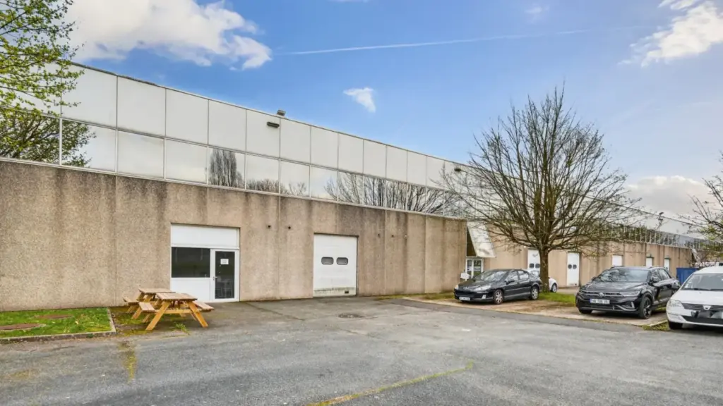 ENTREPOT A LOUER 1, RUE DU MESNIL SAINT DENIS – 78310 COIGNIERES (2)