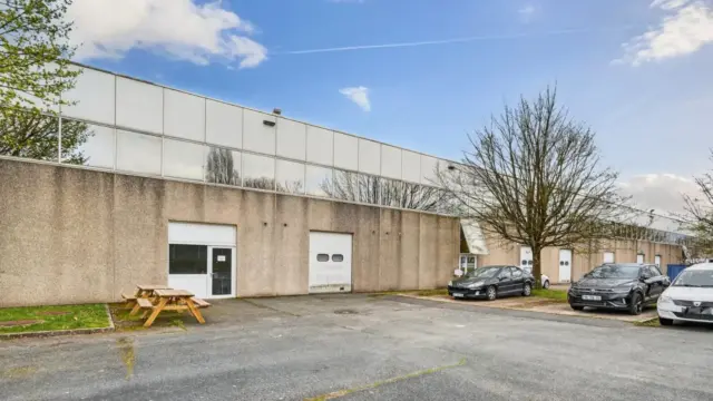 ENTREPOT A LOUER 1, RUE DU MESNIL SAINT DENIS – 78310 COIGNIERES (2)