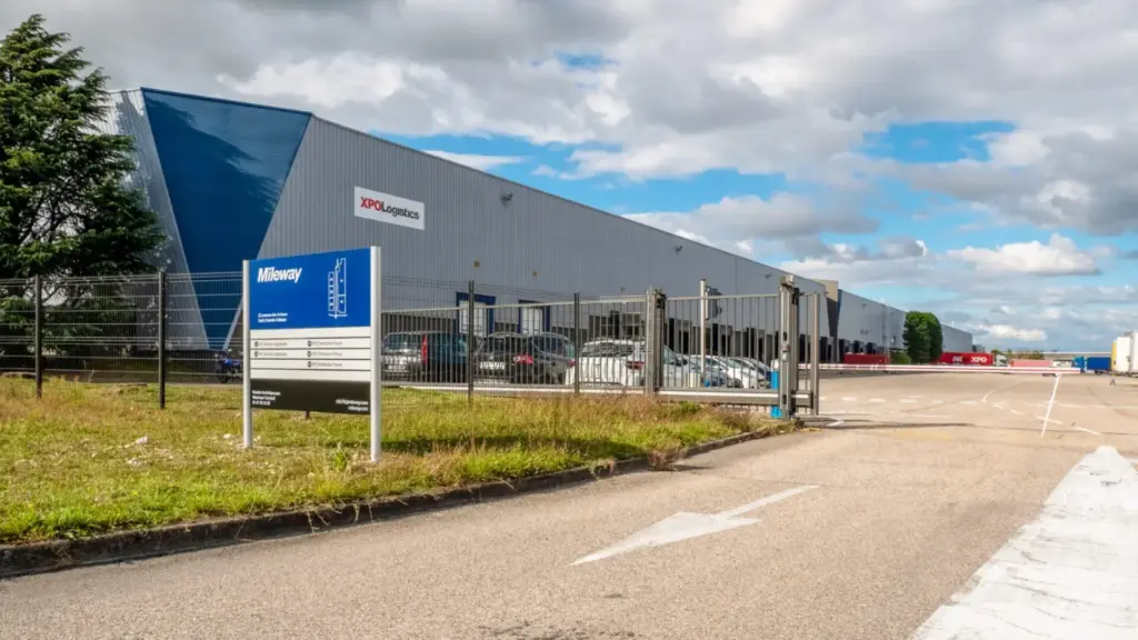 ENTREPROT LOGISTIQUE A LOUER 27 AVENUE DES ARRIVAUX 38070 SAINT QUENTIN-FALLAVIER (3)