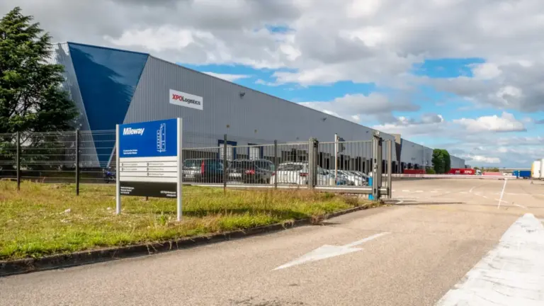 ENTREPROT LOGISTIQUE A LOUER 27 AVENUE DES ARRIVAUX 38070 SAINT QUENTIN FALLAVIER 3