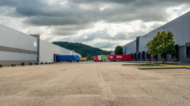 ENTREPROT LOGISTIQUE A LOUER 27 AVENUE DES ARRIVAUX 38070 SAINT QUENTIN-FALLAVIER (4)