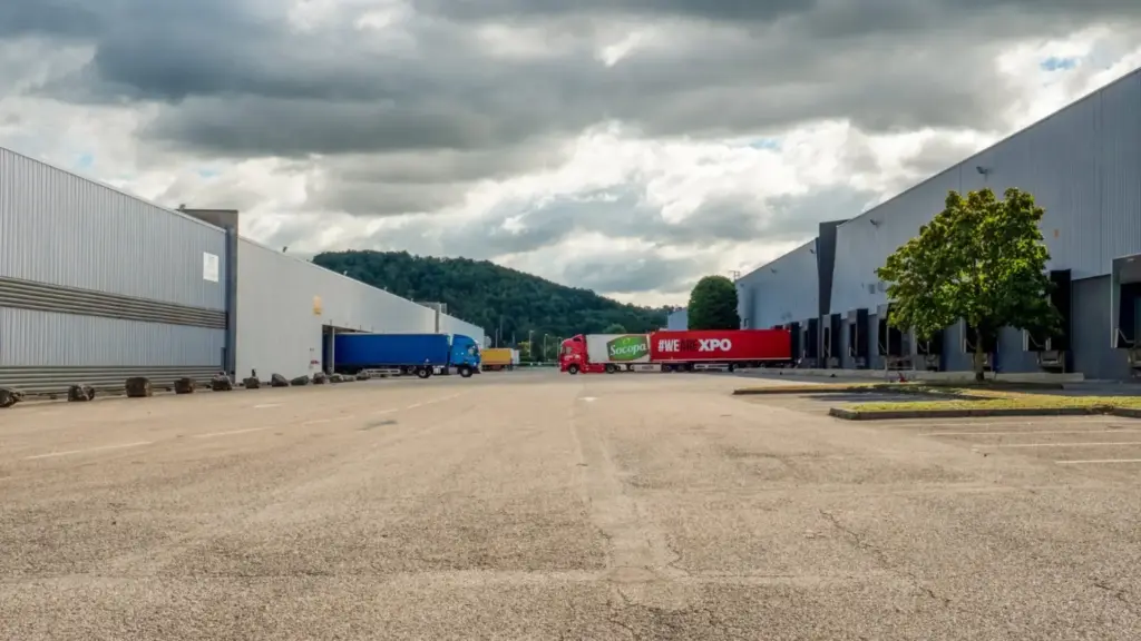 ENTREPROT LOGISTIQUE A LOUER 27 AVENUE DES ARRIVAUX 38070 SAINT QUENTIN-FALLAVIER (6)