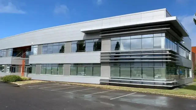 Locaux d’Activités et Bureaux – Lieusaint (Avenue Marguerite Perey) (3)