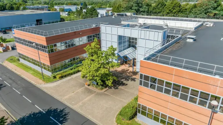 Locaux d'Activités et Bureaux – Saint-Thibault-des-Vignes (Parc de l'Esplanade)