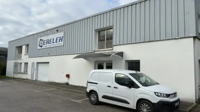 Location locaux à BUC (2)